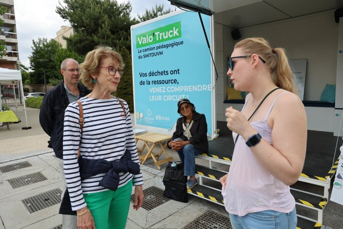 Photo du stand Ville propre devant la mairie