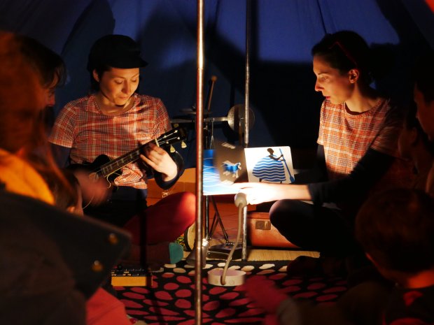 06.27 Dans l'oreille d'une guitoune.jpg